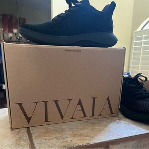 Vivaia Women's Black Sneakers